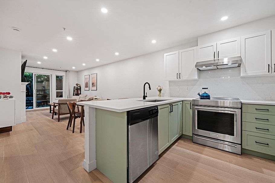 118 365 E 1st Street North Vancouver, BC - 6