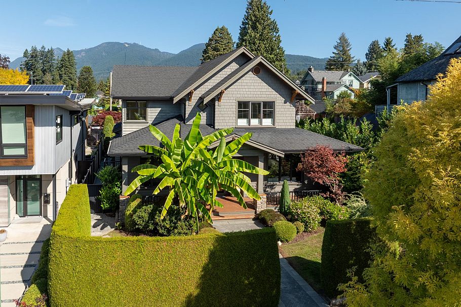 358 W 15th Street North Vancouver, BC - 25