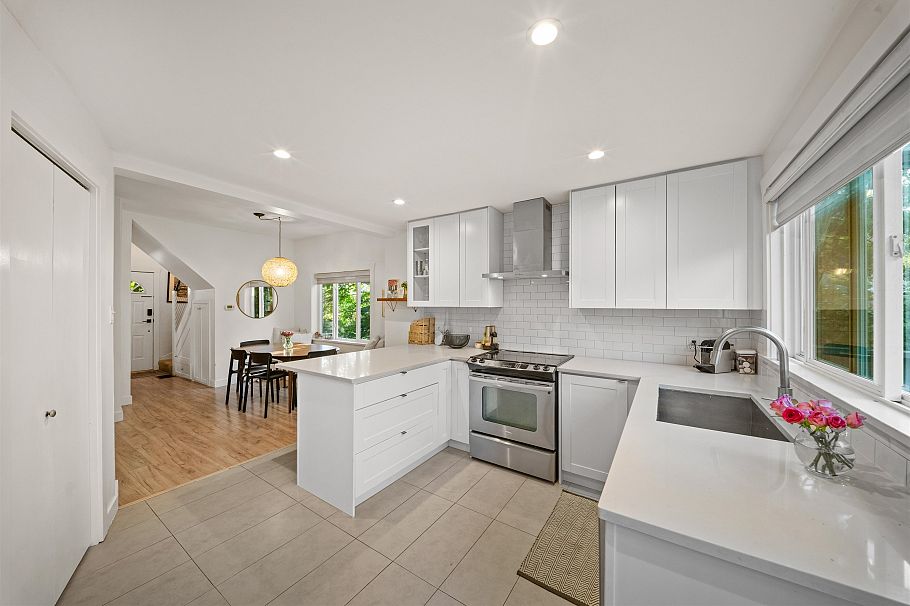 929 E 30th Avenue Vancouver, BC - 3