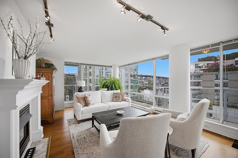 706 1500 Hornby Street Vancouver, BC - 4