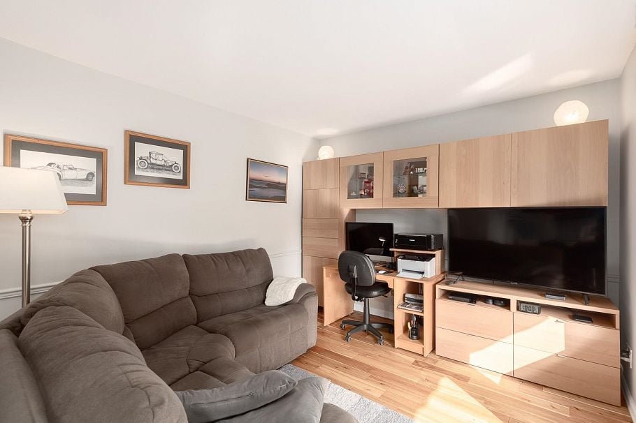 5 3634 Garibaldi Drive North Vancouver, BC - 14