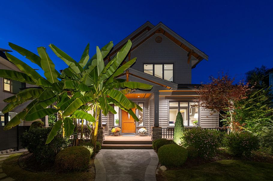 358 W 15th Street North Vancouver, BC - 32