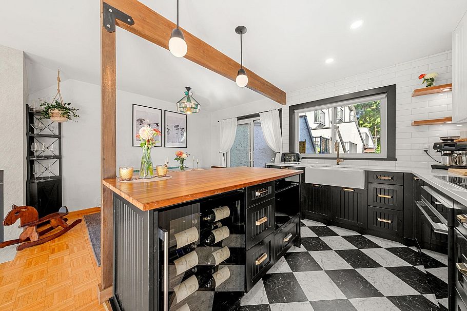 1952 Chesterfield Avenue North Vancouver, BC - 7