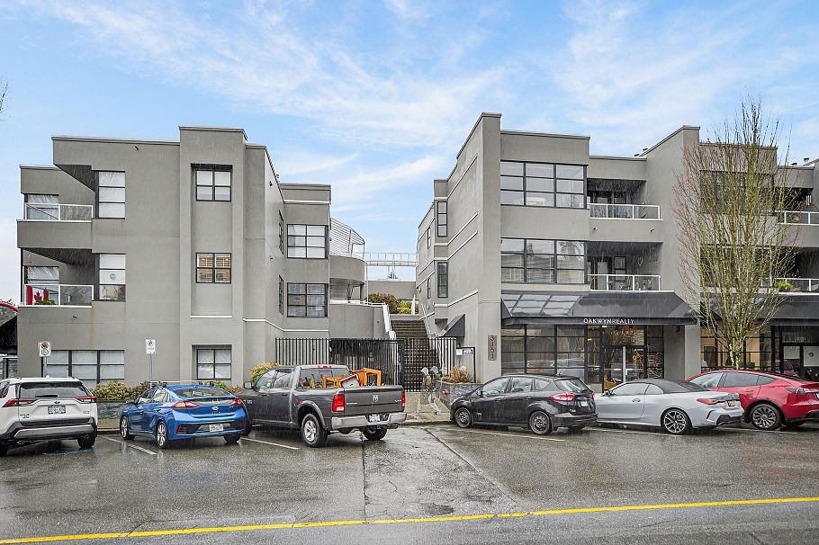 204 3151 Woodbine Drive North Vancouver, BC - 1