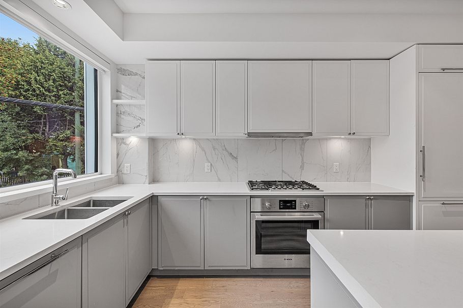 7615 Yukon Street Vancouver, BC - 3