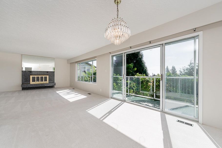 741 Montroyal Boulevard North Vancouver, BC - 16