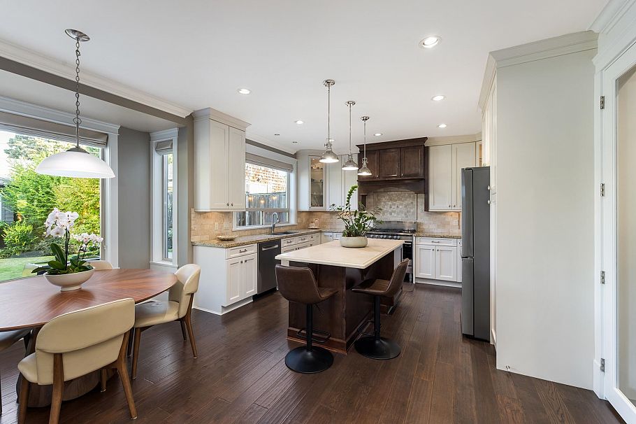 358 W 15th Street North Vancouver, BC - 15