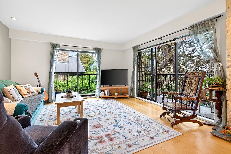 303 1721 St. Georges Avenue North Vancouver, BC - 3
