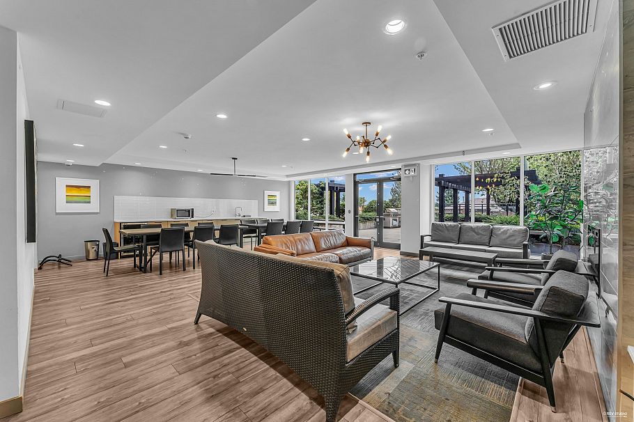 303 625 E 3rd Street North Vancouver, BC - 29