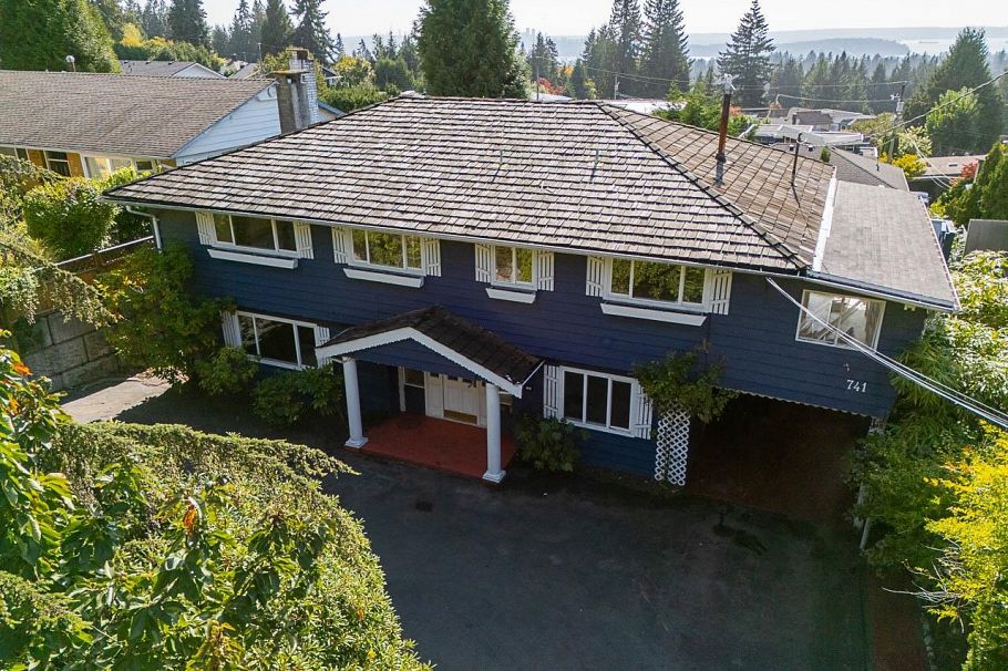 741 Montroyal Boulevard North Vancouver, BC - 1