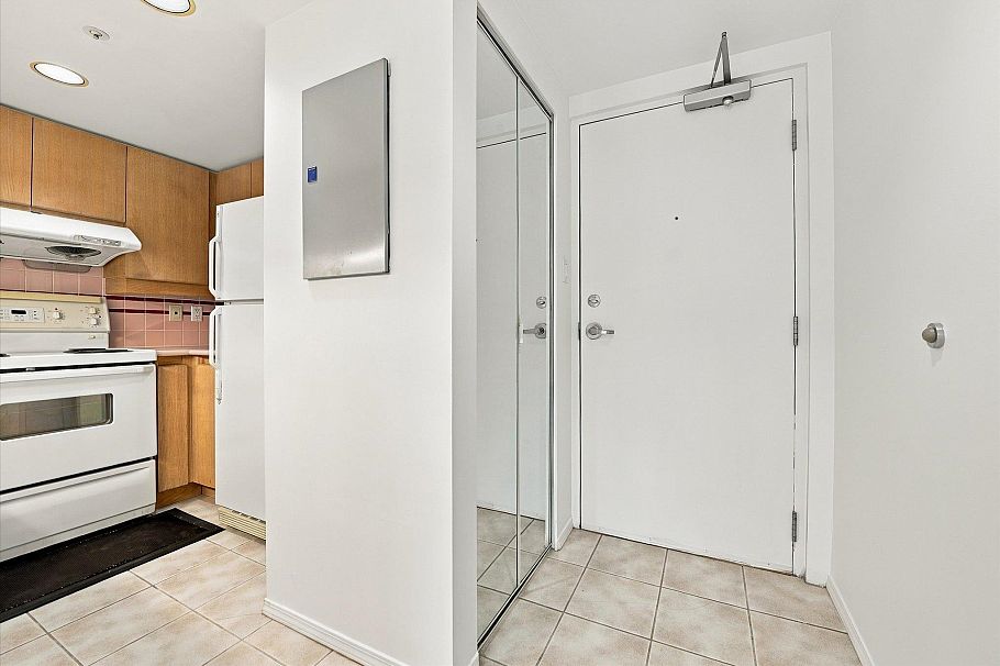 603 183 Keefer Place Vancouver, BC - 2