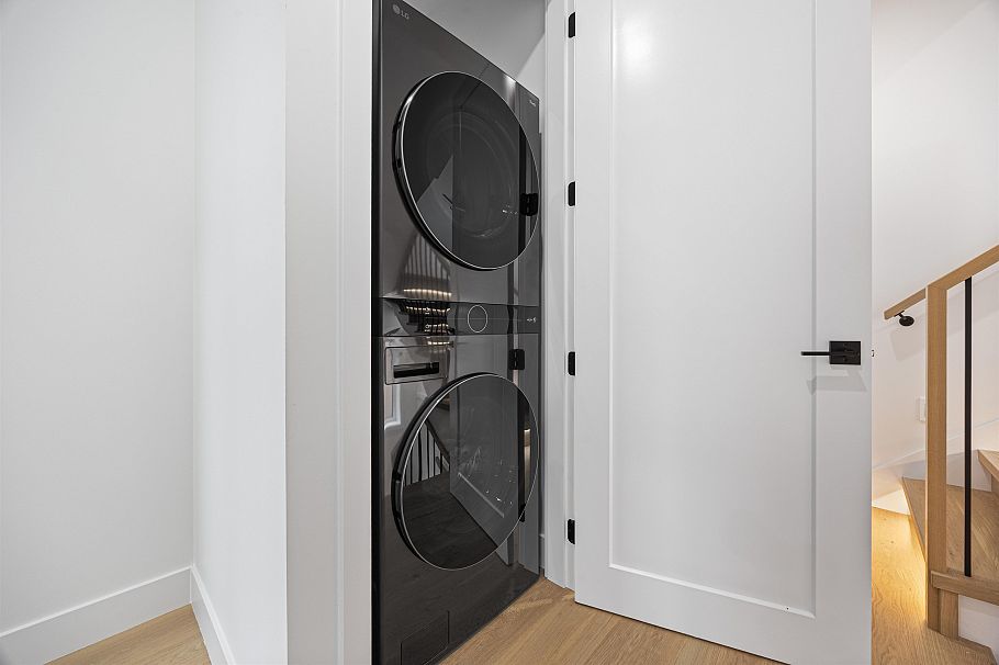 1 2070 E 26th Avenue Vancouver, BC - 20