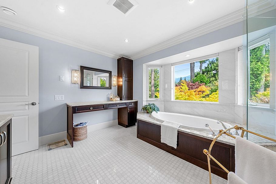 1259 W Keith Road North Vancouver, BC - 23