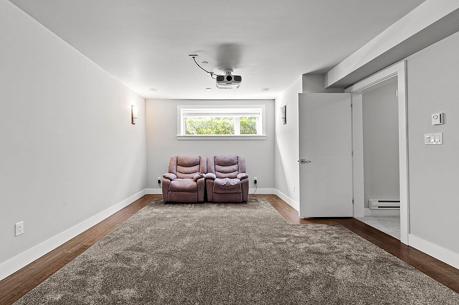 1 651 W 14th Street North Vancouver, BC - 29