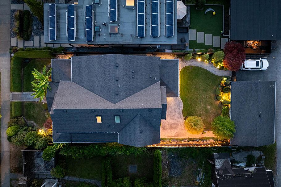 358 W 15th Street North Vancouver, BC - 31