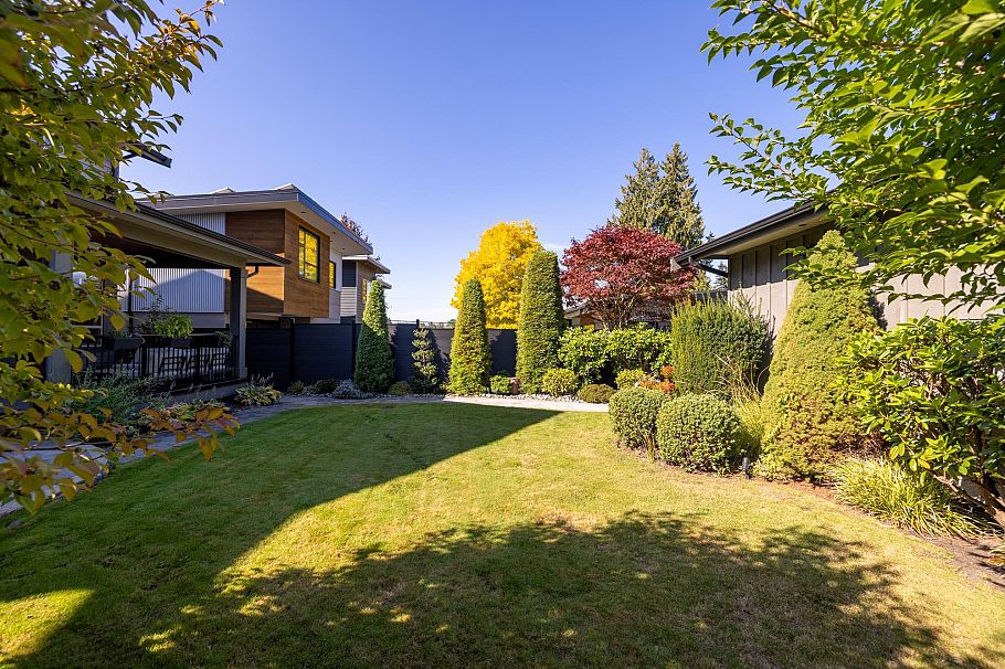 358 W 15th Street North Vancouver, BC - 28
