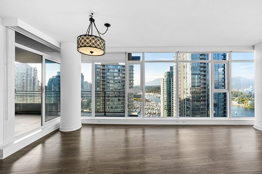 2302 1205 W Hastings Street Vancouver, BC - 4