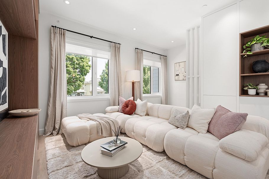 1 2240 E 40th Avenue Vancouver, BC - 9