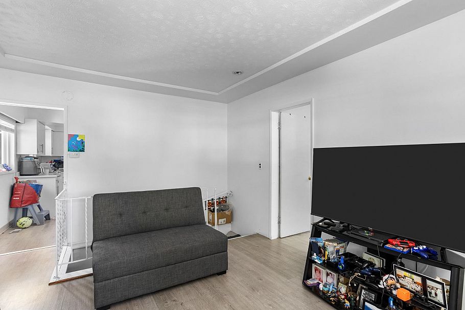 3186 E 28th Avenue Vancouver, BC - 5