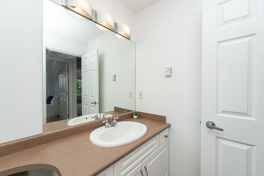 302 128 W 21st Street North Vancouver, BC - 24