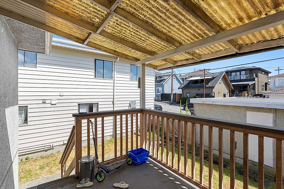 3186 E 28th Avenue Vancouver, BC - 36