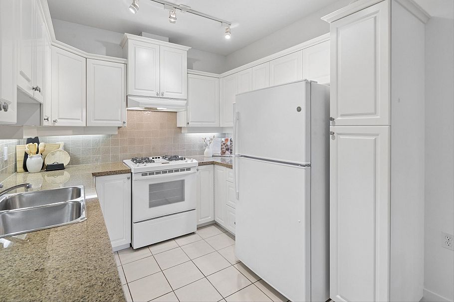 106 3088 W 41st Avenue Vancouver, BC - 10