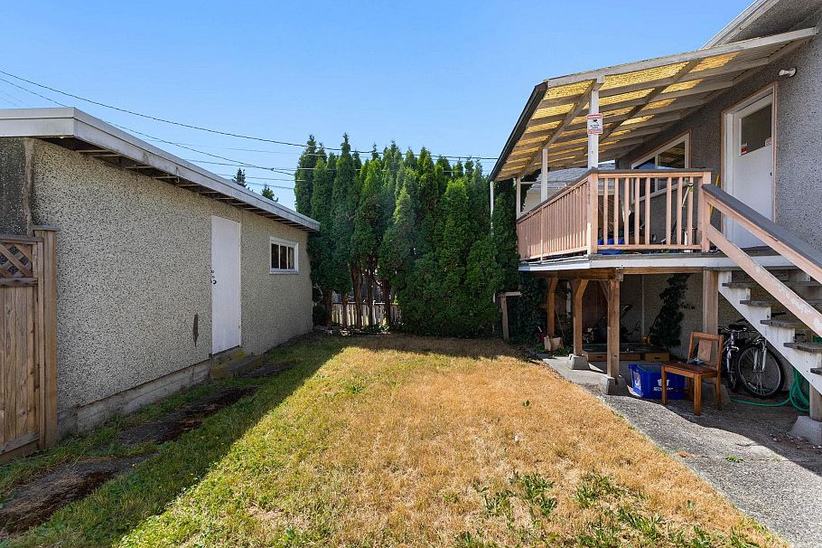 3186 E 28th Avenue Vancouver, BC - 34