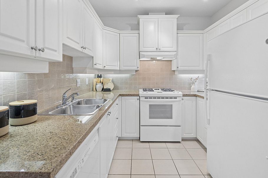106 3088 W 41st Avenue Vancouver, BC - 9