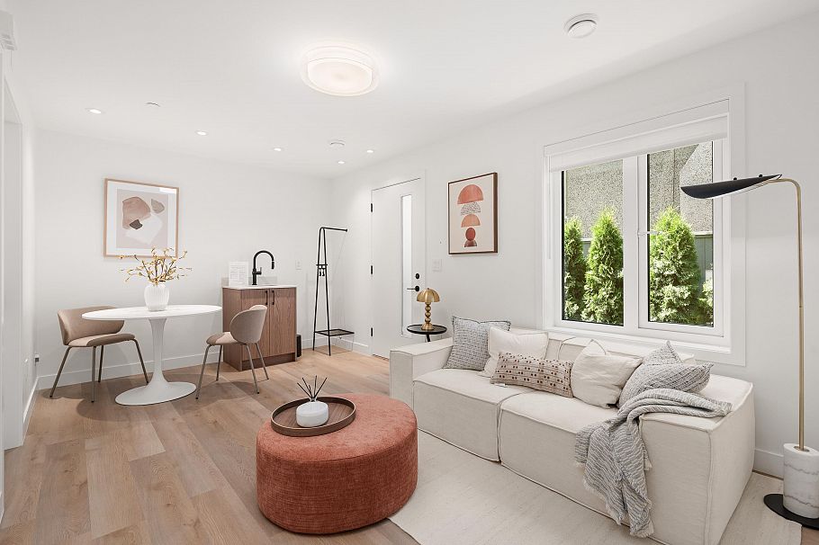 1 2240 E 40th Avenue Vancouver, BC - 40