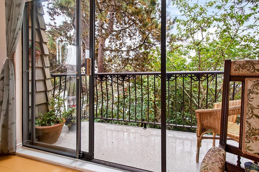 303 1721 St. Georges Avenue North Vancouver, BC - 9
