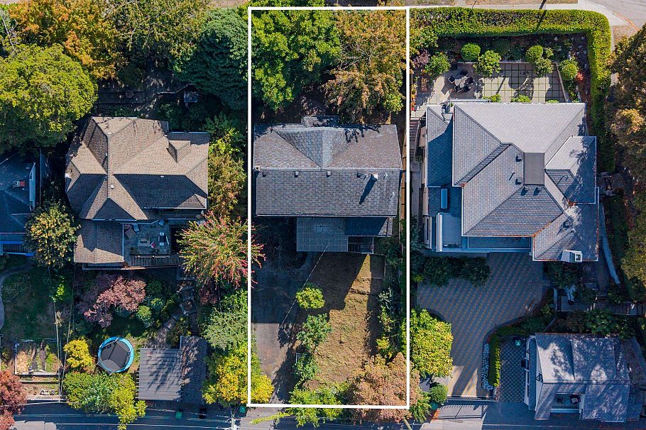 3993 W 10th Avenue Vancouver, BC - 25