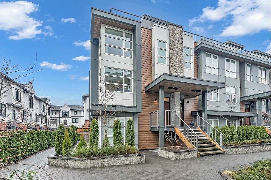 227 2060 Curling Road North Vancouver, BC - 1