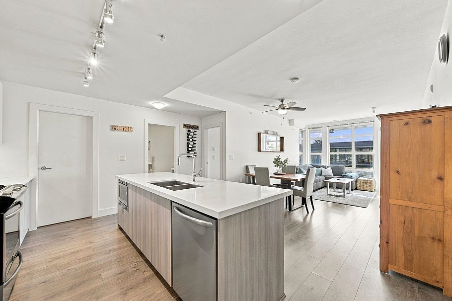 115 3602 Aldercrest Drive North Vancouver, BC - 7
