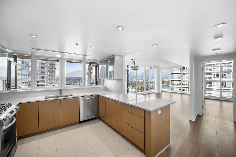 2302 1205 W Hastings Street Vancouver, BC - 1