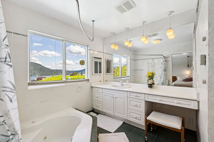 474 Fairway Drive North Vancouver, BC - 9