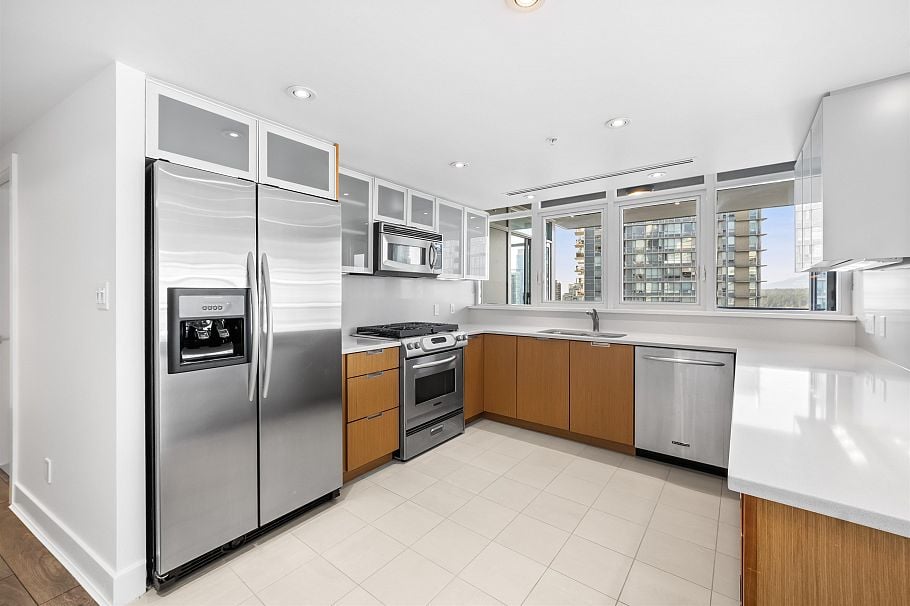 2302 1205 W Hastings Street Vancouver, BC - 2