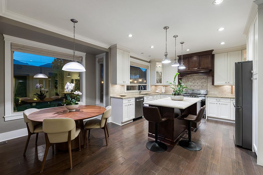 358 W 15th Street North Vancouver, BC - 12