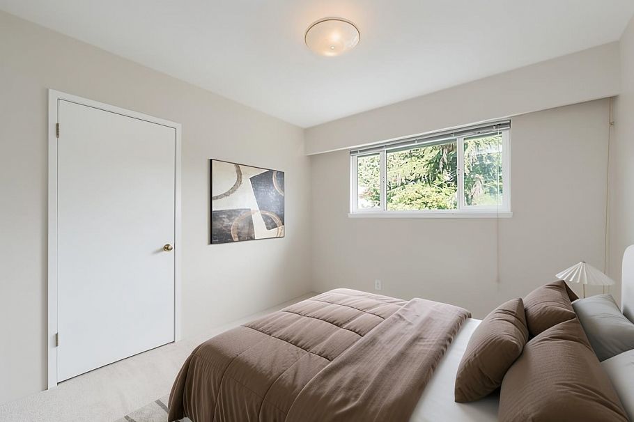 741 Montroyal Boulevard North Vancouver, BC - 27