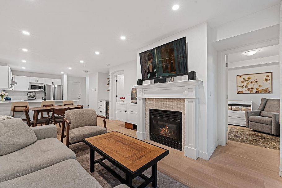 118 365 E 1st Street North Vancouver, BC - 2