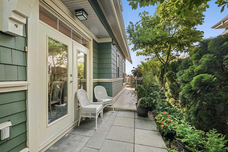 261 E Queens Road North Vancouver, BC - 25