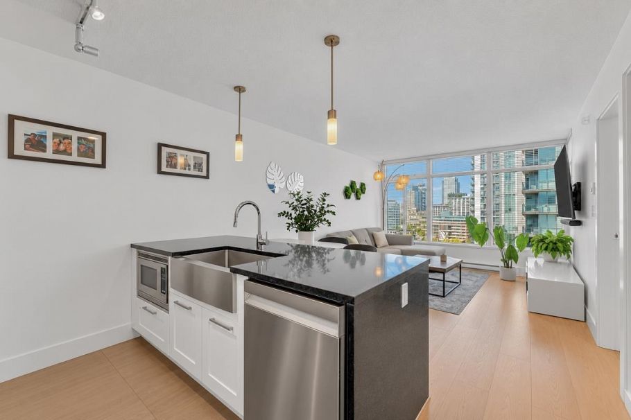 2102 888 Homer Street Vancouver, BC - 21