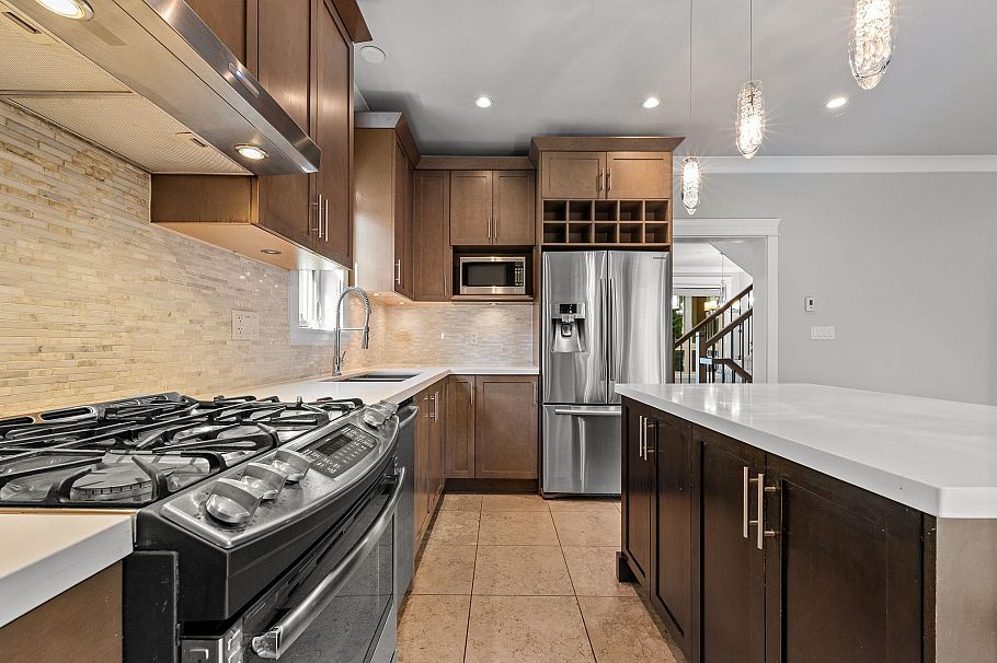 1 651 W 14th Street North Vancouver, BC - 15