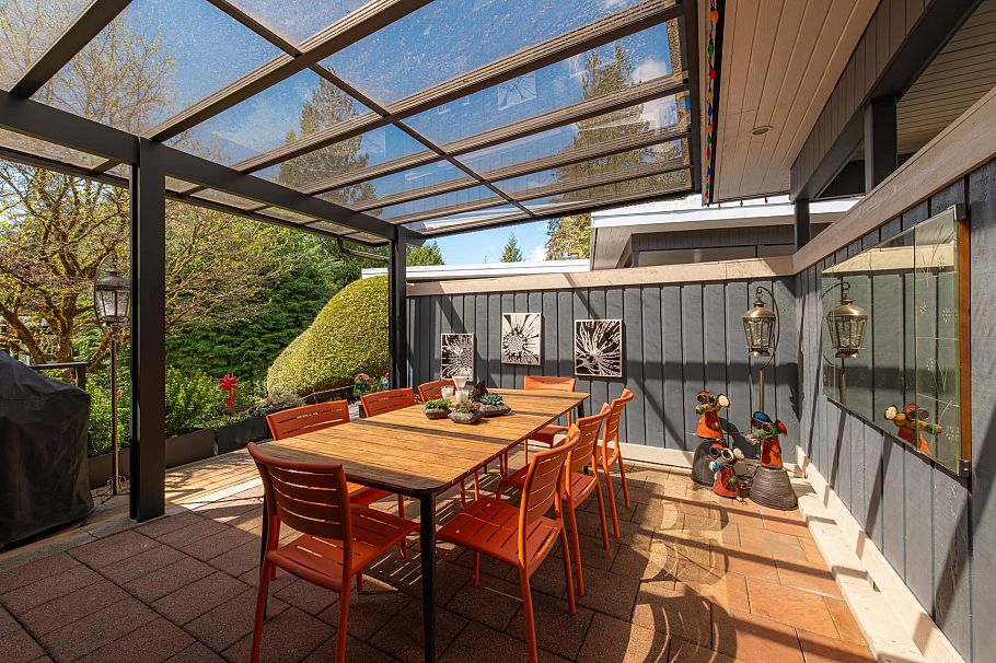 3669 Edgemont Boulevard North Vancouver, BC - 1