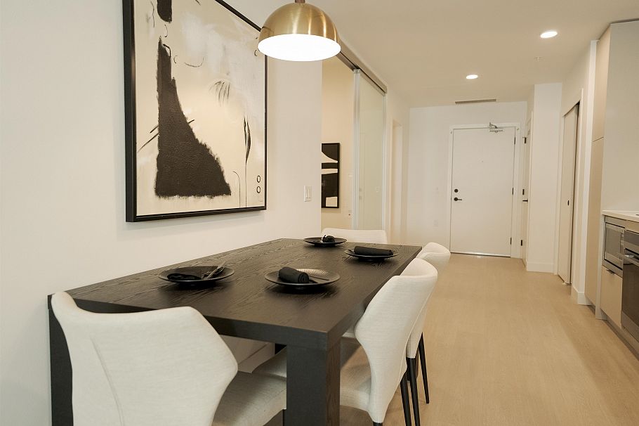 358 422 E 3rd Street North Vancouver, BC - 2