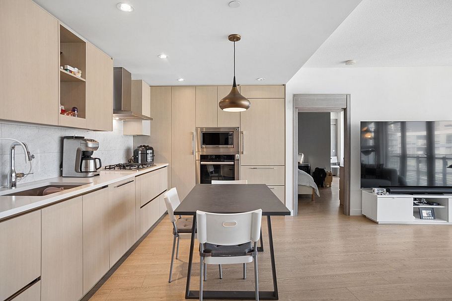 2401 89 Nelson Street Vancouver, BC - 9