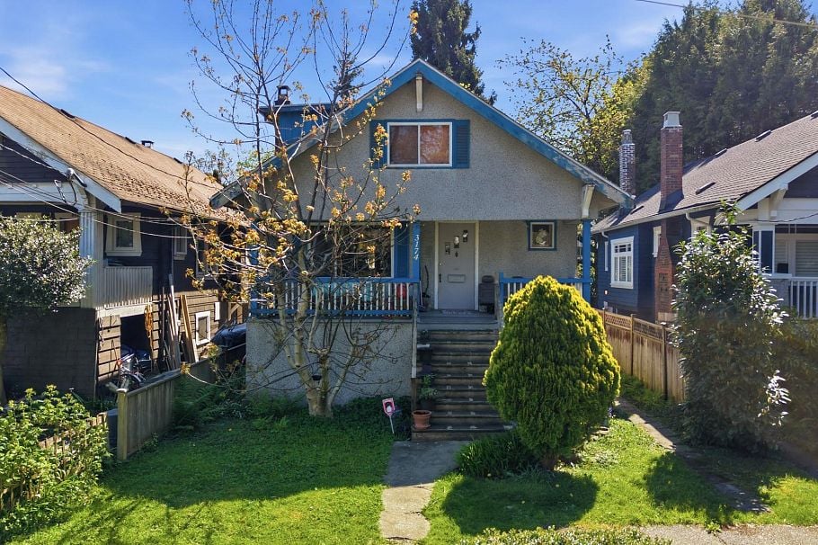 3174 W 5th Avenue Vancouver, BC - 2