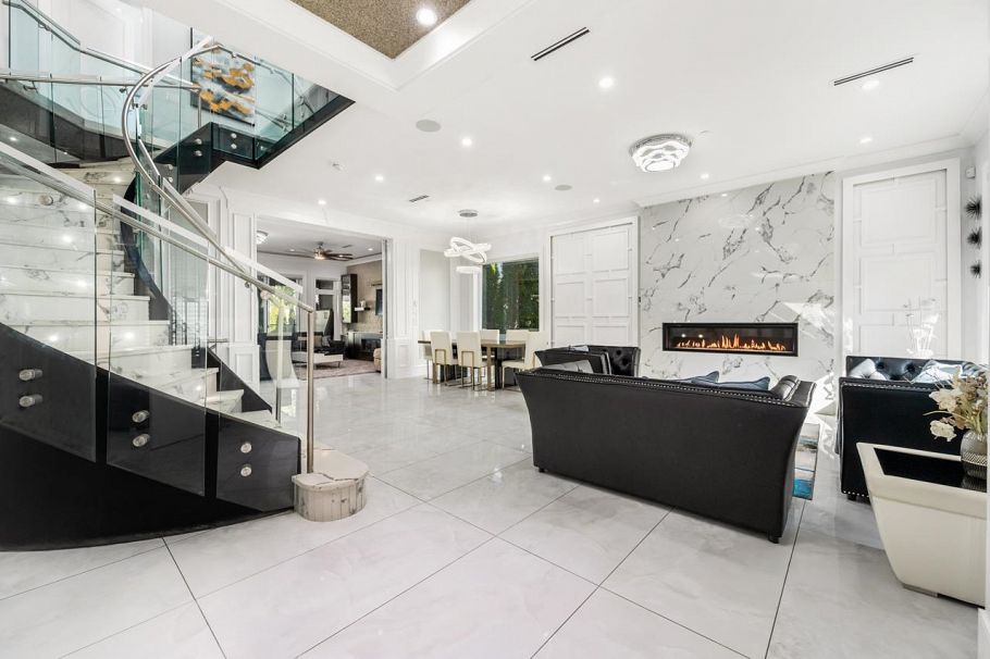3419 E 48th Avenue Vancouver, BC - 3