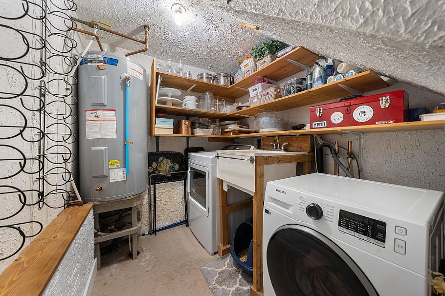 1952 Chesterfield Avenue North Vancouver, BC - 35
