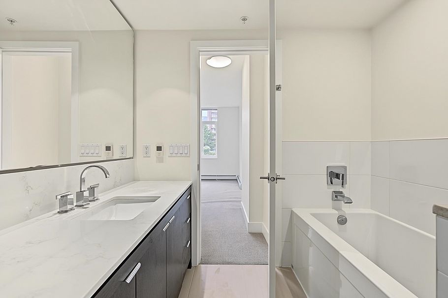 408 158 W 13th Street North Vancouver, BC - 10