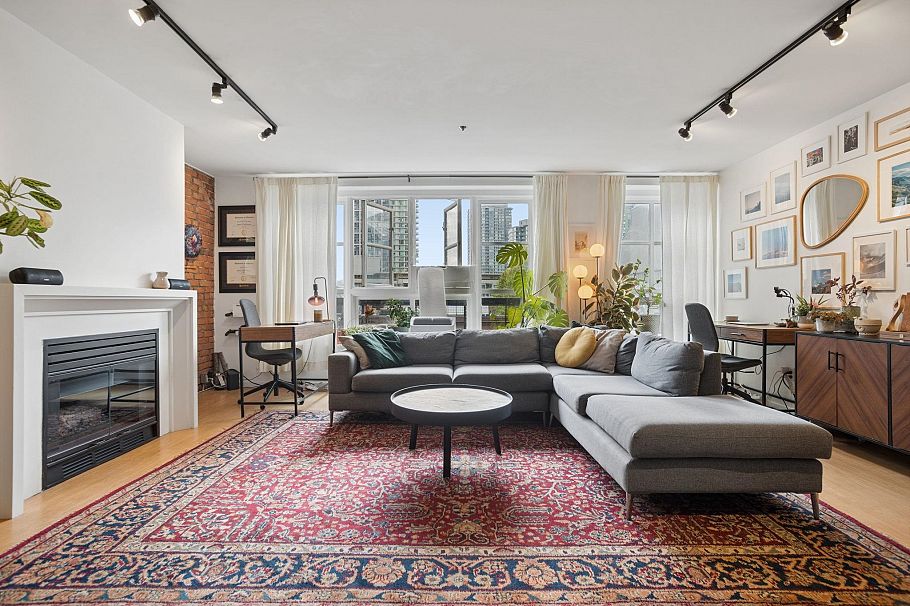 305 1066 Hamilton Street Vancouver, BC - 1